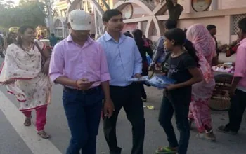 Leafleting at Durga Mandir, Chhatarpur, Delhi