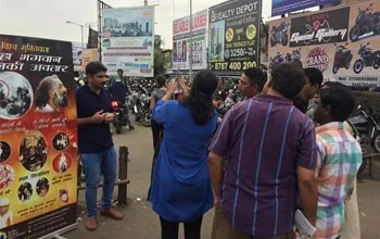 Propagation at Nala Sopara Railway Station, Mumbai — Leafleting in India